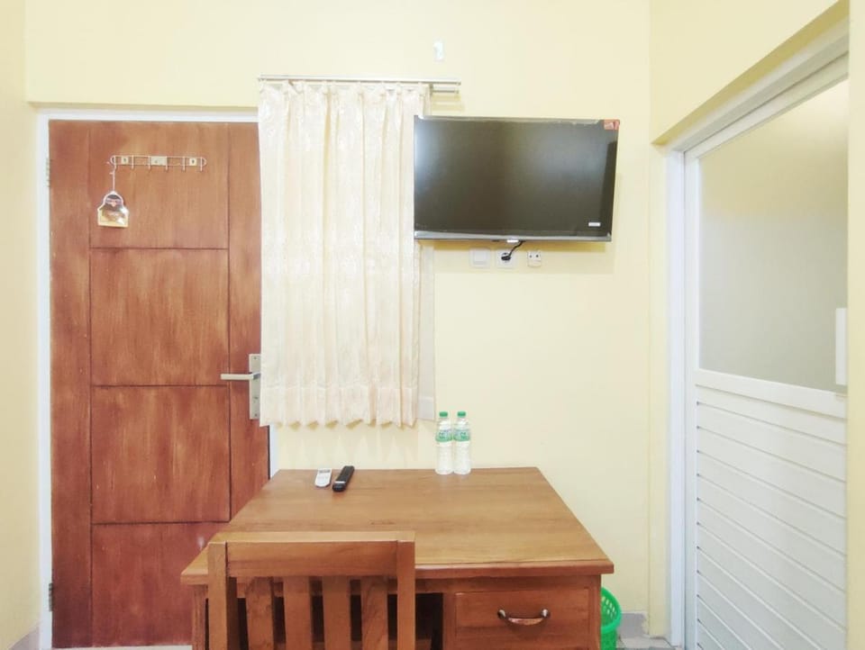 RedDoorz Near Exit Toll Banyumanik Semarang Hotel in Indonesia