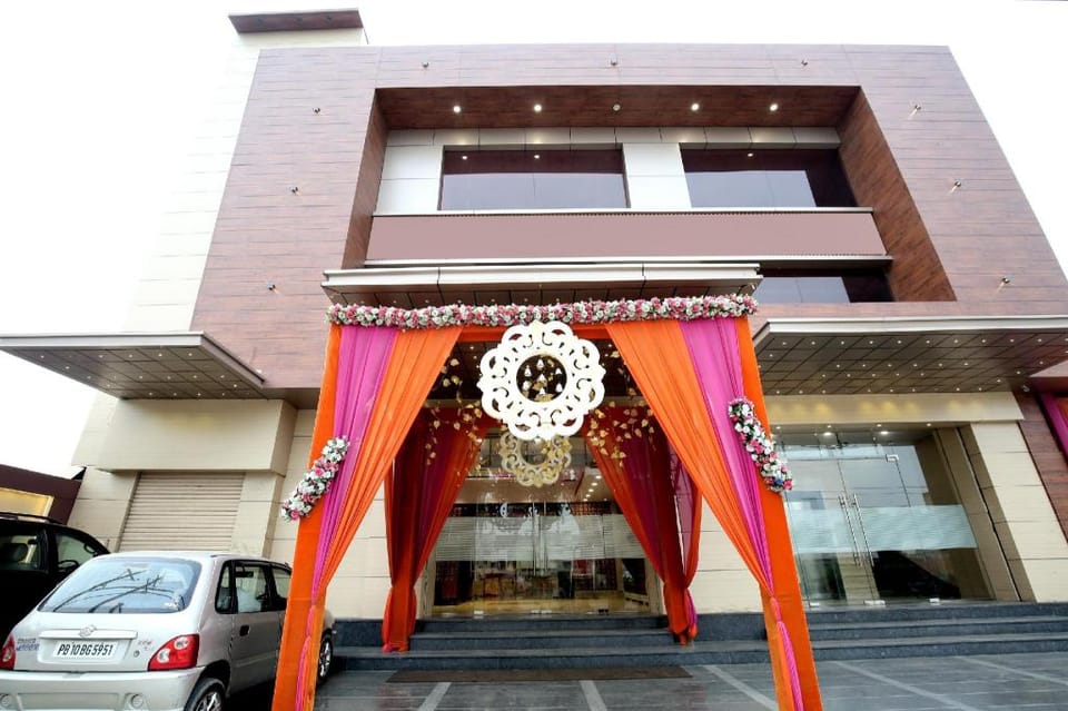 Hotel O Emblem Hotel in Ludhiana