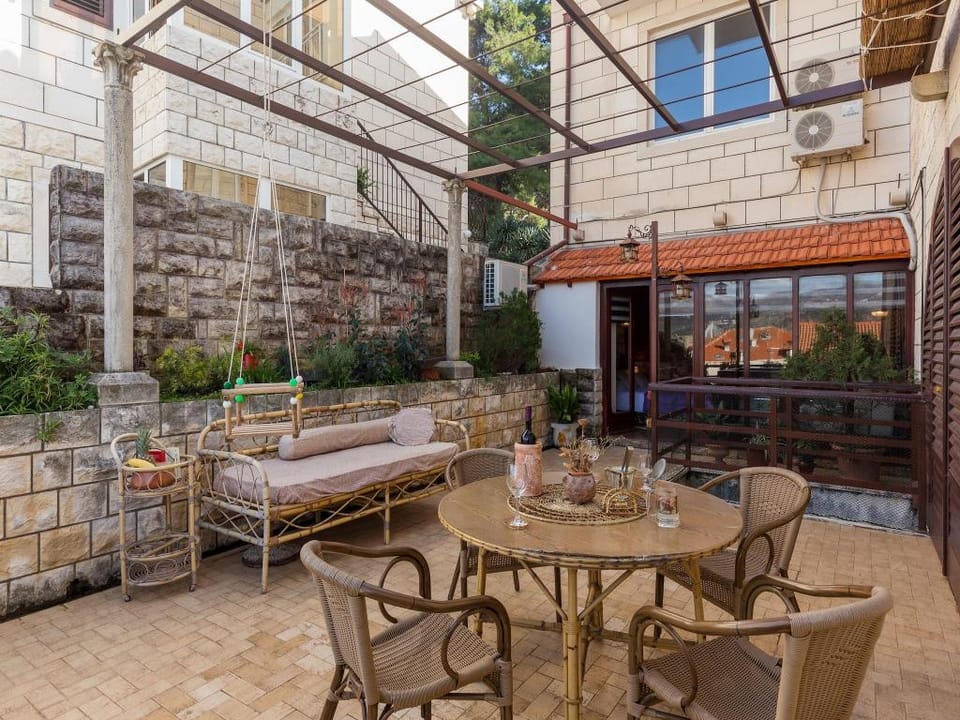 Big Terrace Apartment - Studio with Terrace and City View - First floor Apartment in Dubrovnik