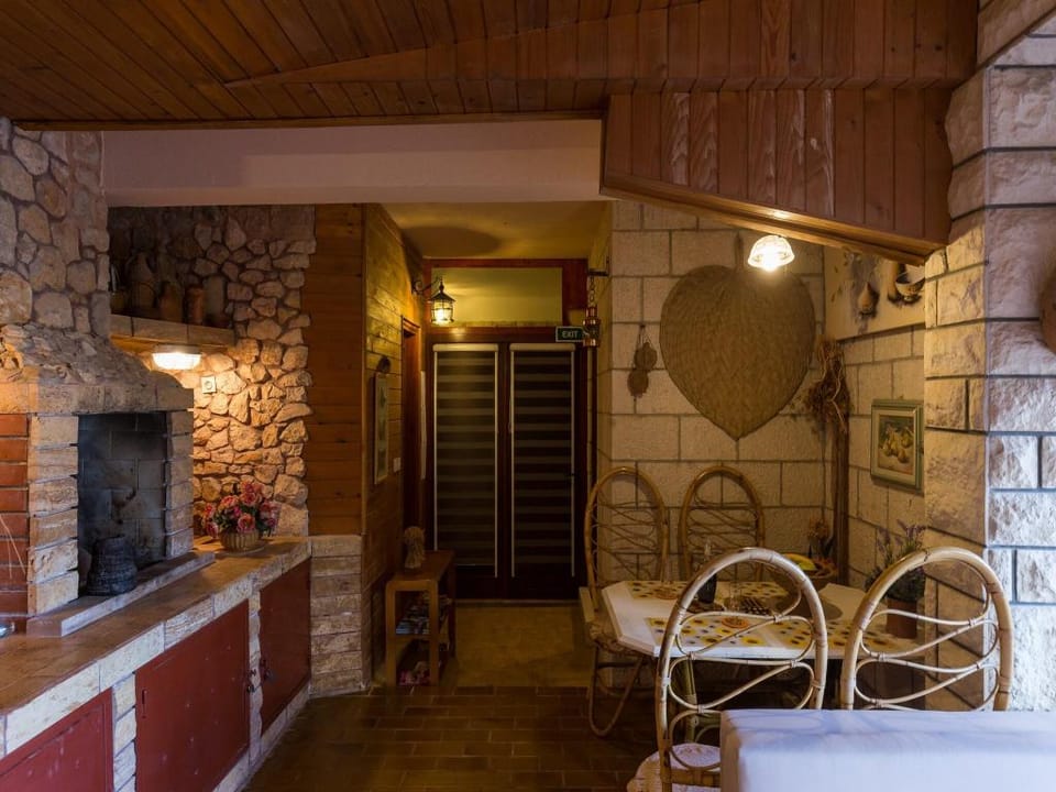 Big Terrace Apartment - Studio with Terrace and City View - First floor Apartment in Dubrovnik