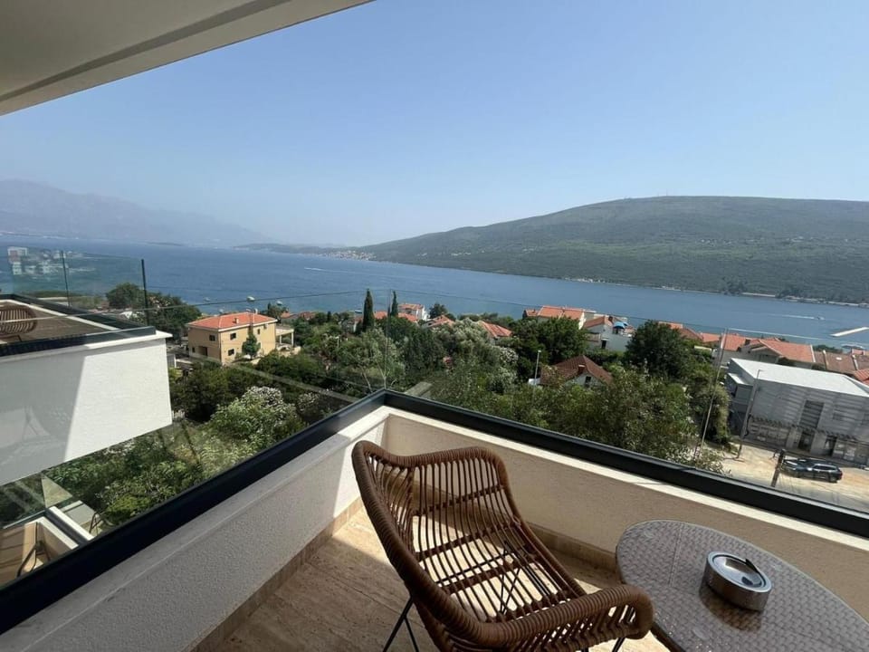Apartment mit Meerblick in der Bucht von Kotor Apartment in Kotor Municipality