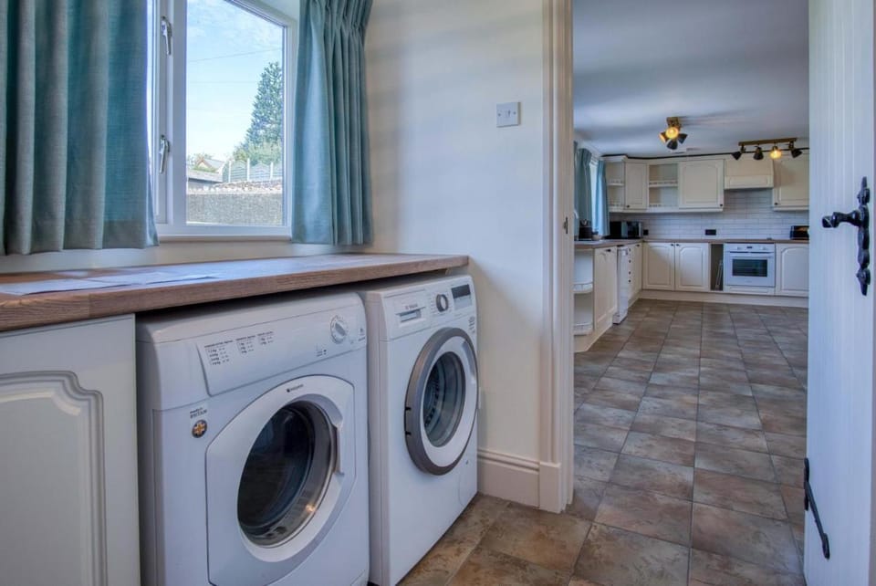 The Cross - 4 Bedroom Cottage - Llangennith Vacation rental in Wales