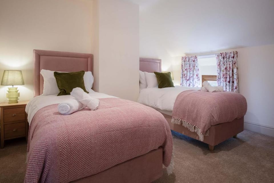 The Cross - 4 Bedroom Cottage - Llangennith Vacation rental in Wales