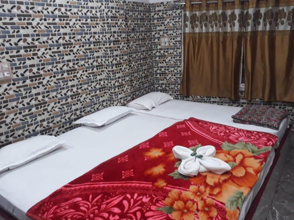 Thakur Ji P. Guest House Vacation rental in Varanasi