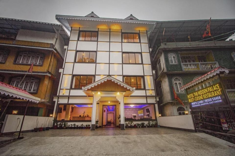 Goroomgo Hidden Palace Gangtok Hotel in India