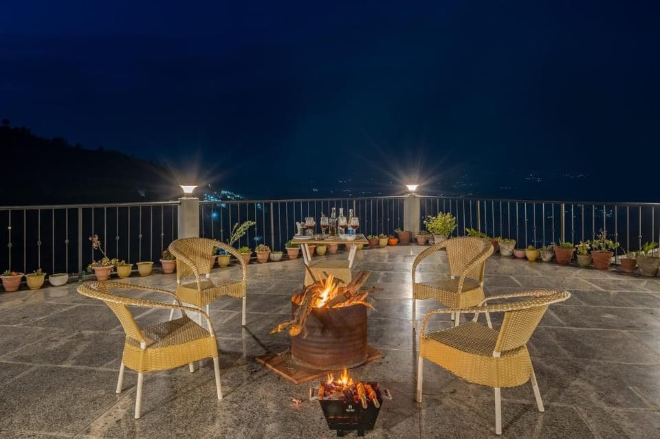 Friendship Lane Hotel in Uttarakhand