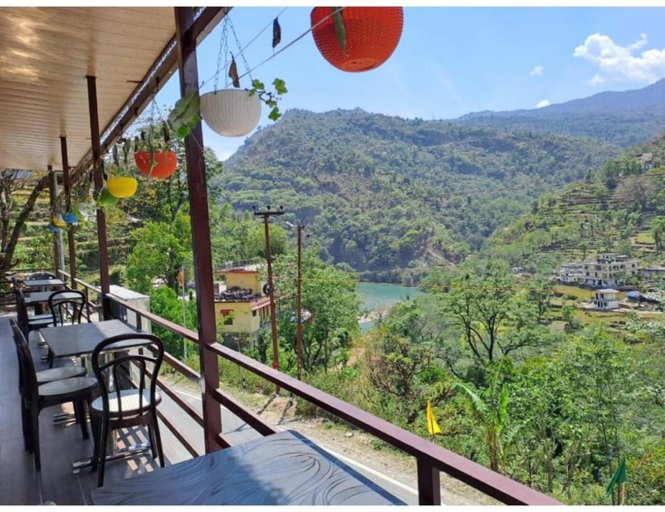 Goroomgo Kedar Chaukhamba Homestay Vacation rental in Uttarakhand