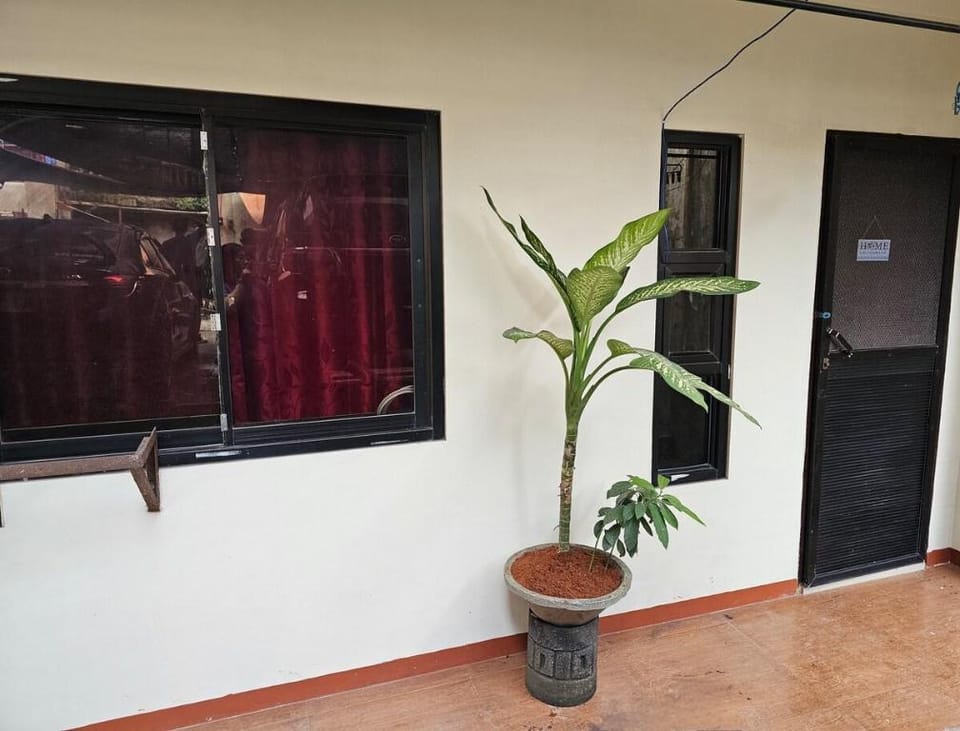 Budget Transient House SM Lucena | 6pax Apartment in Calabarzon