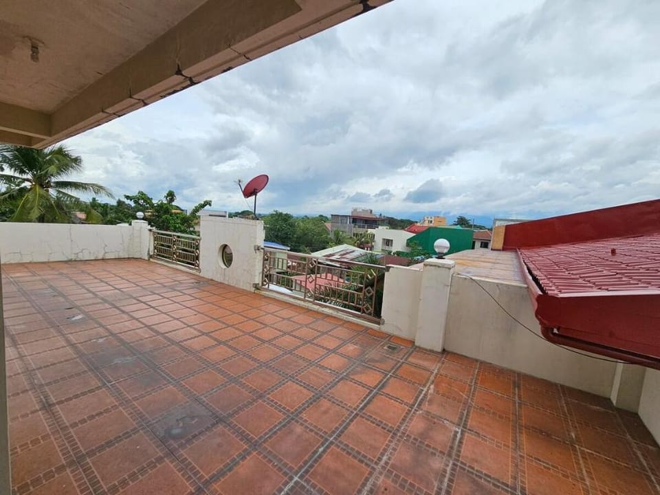 Budget Transient House SM Lucena | 6pax Apartment in Calabarzon