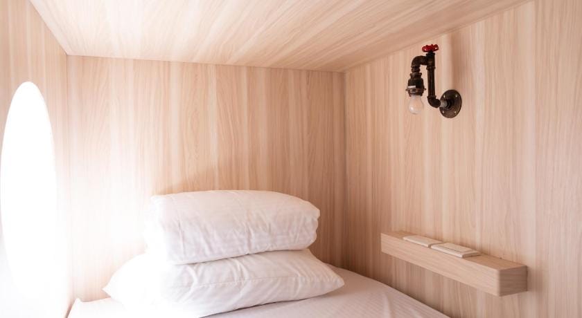 Travel Light Bubble Hostel Bed and Breakfast in Kaohsiung