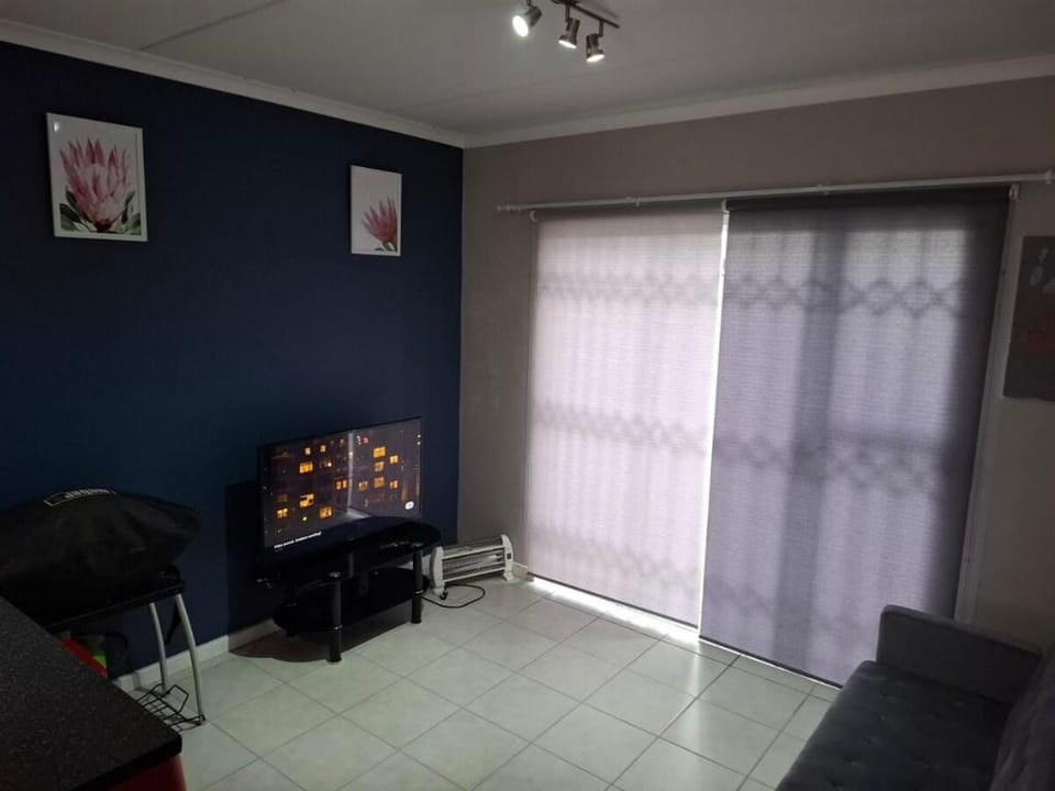 Kennies Accomodation Apartment in Cape Town