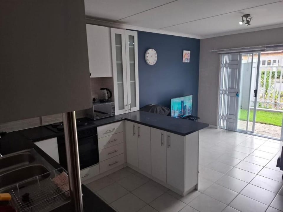 Kennies Accomodation Apartment in Cape Town