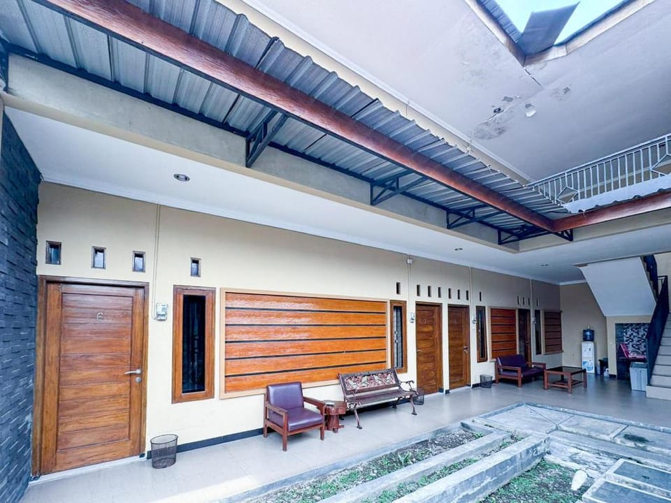 Al Abror Homestay Mandala Krida Mitra RedDoorz Hotel in Yogyakarta