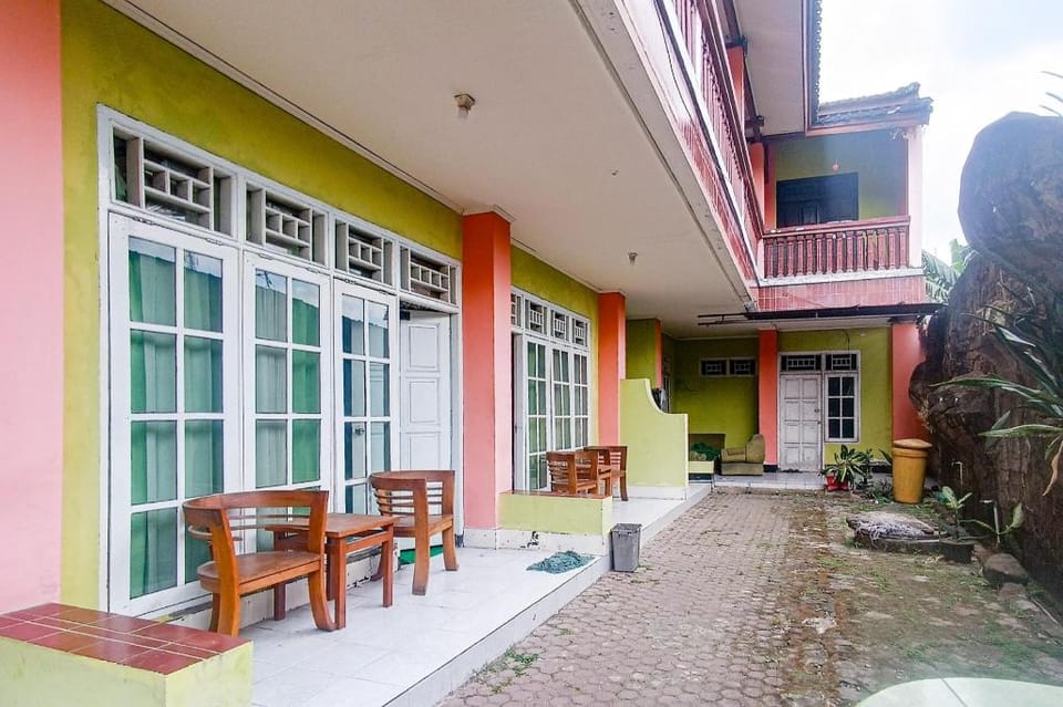 Hotel Dienda Hayu Hotel in West Praya