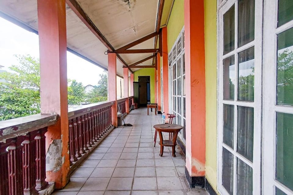Hotel Dienda Hayu Hotel in West Praya