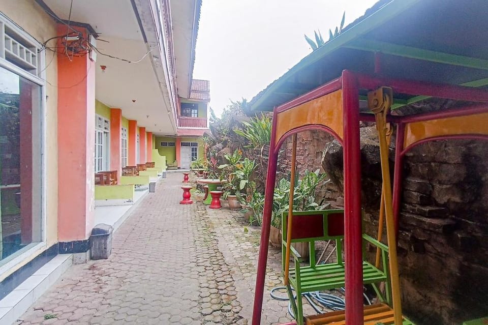 Hotel Dienda Hayu Hotel in West Praya