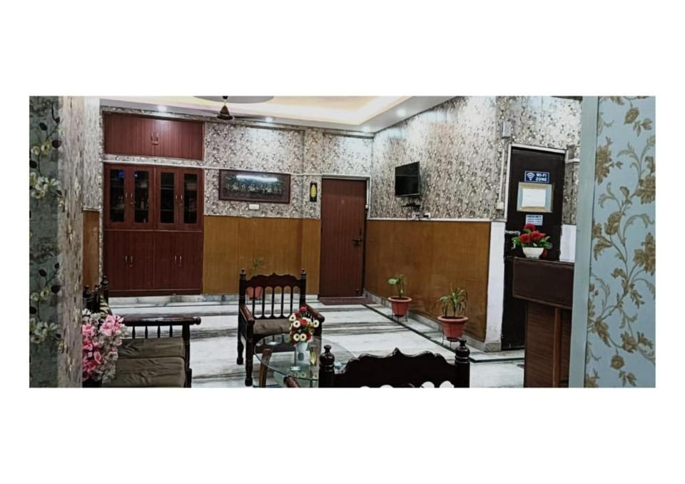 Goroomgo Woodstock Homestay Vacation rental in Lucknow