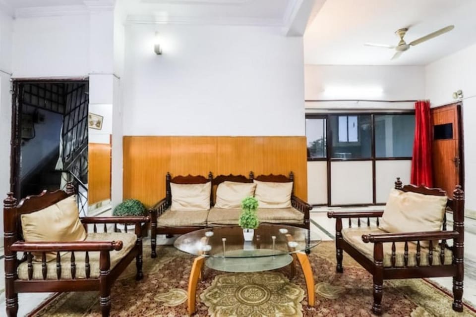 Goroomgo Woodstock Homestay Vacation rental in Lucknow