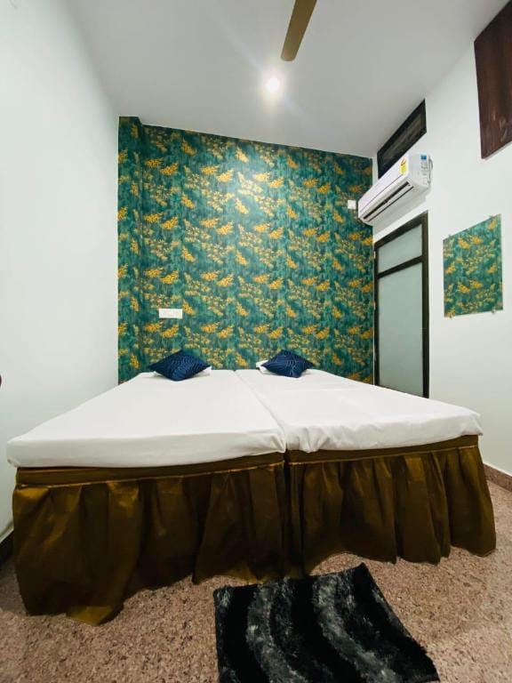 Dhanwantri Niwas Guest House Vacation rental in Varanasi