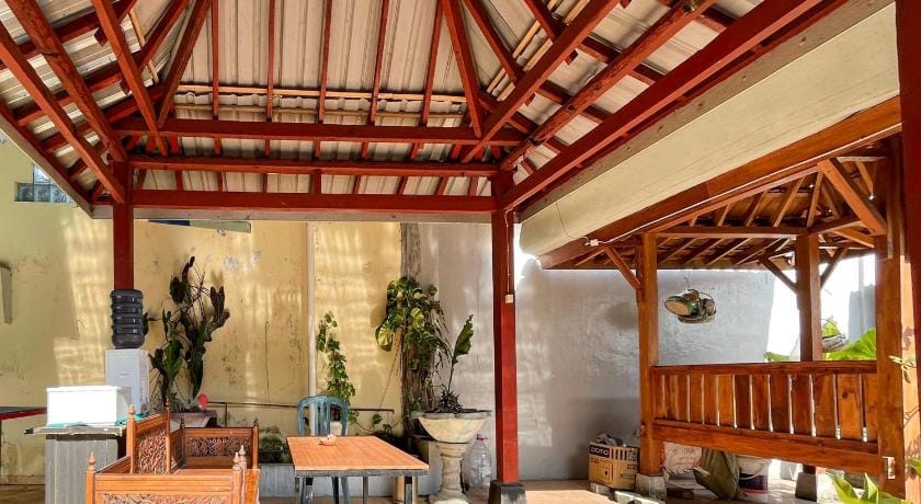 Q-Five Guest House YIA Kulon Progo Mitra RedDoorz Hotel in Special Region of Yogyakarta