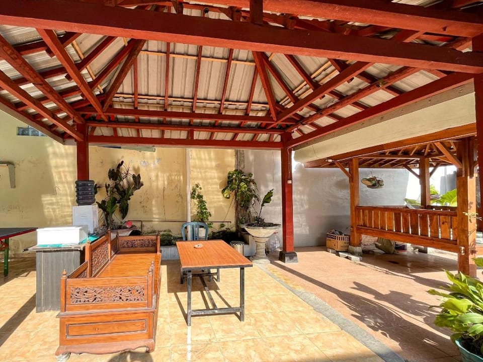 Q-Five Guest House YIA Kulon Progo Mitra RedDoorz Hotel in Special Region of Yogyakarta