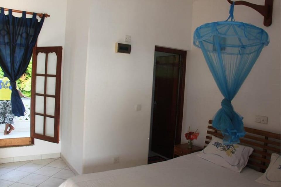 SunSet Guest House Bed and Breakfast in Western Province