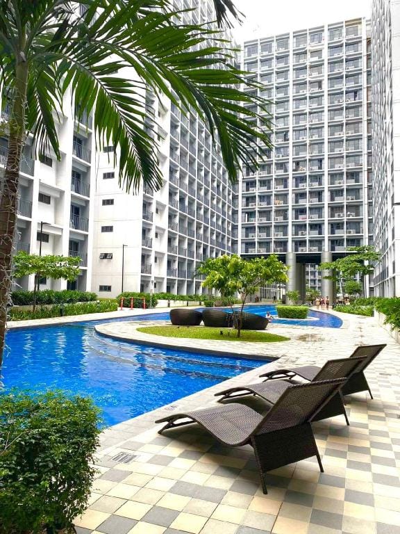 Condo near Mall of Asia,PICC & Naia Airport Apartment in Pasay