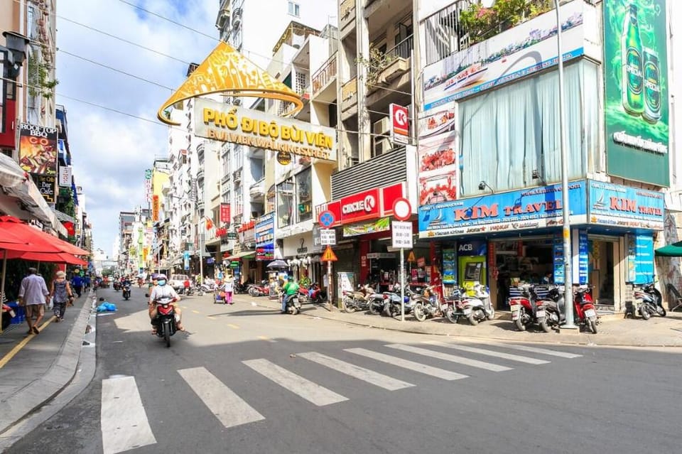 Cozy Studio with large Balcony central Bui Vien D1 Apartment in Ho Chi Minh City