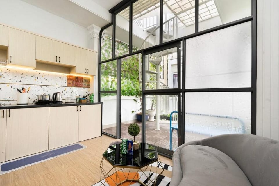 Cozy Studio with large Balcony central Bui Vien D1 Apartment in Ho Chi Minh City