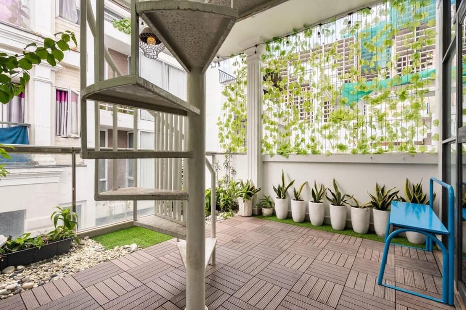 Cozy Studio with large Balcony central Bui Vien D1 Apartment in Ho Chi Minh City