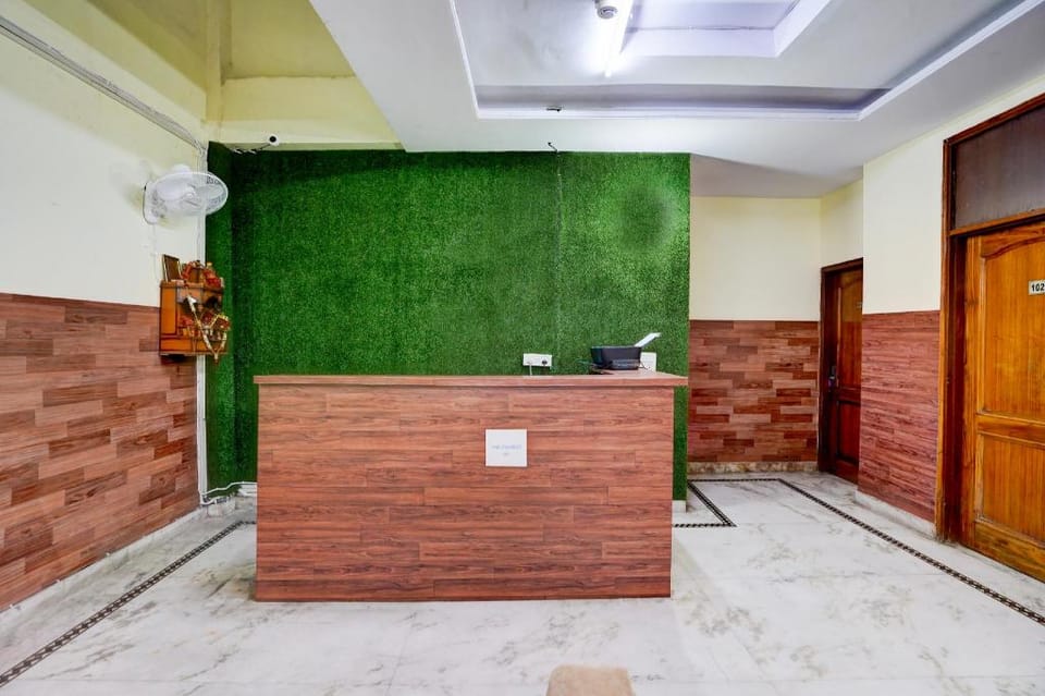The. Everest 43 Bed and Breakfast in Noida