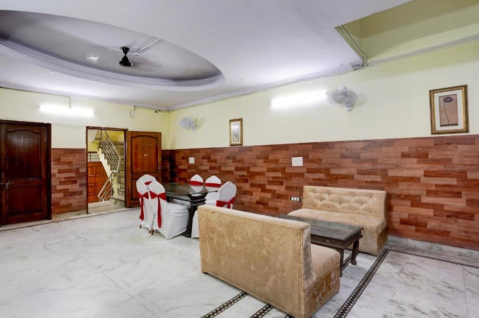 The. Everest 43 Bed and Breakfast in Noida