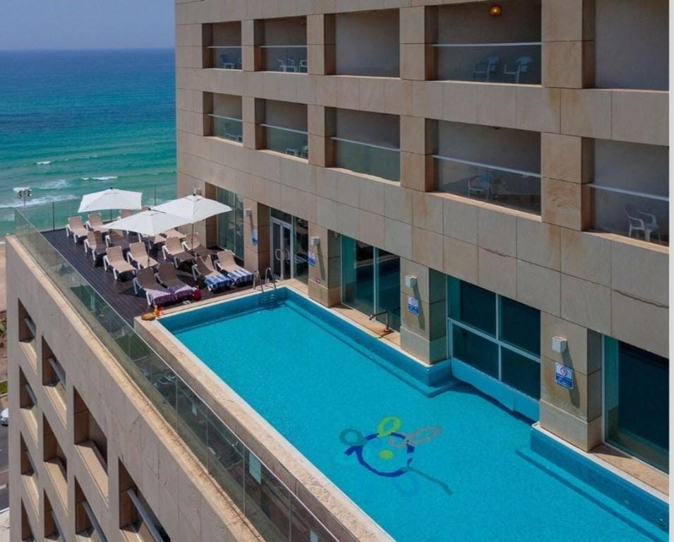 11GO to Bat Yam balcony/pool/parking! Apartment in Center District