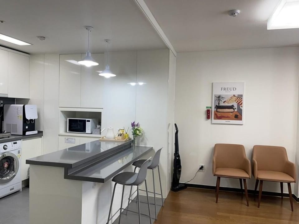 A2/70 Haeundae Beach 1-minute distance/Netflix/Clean accommodation/ Apartment in Busan