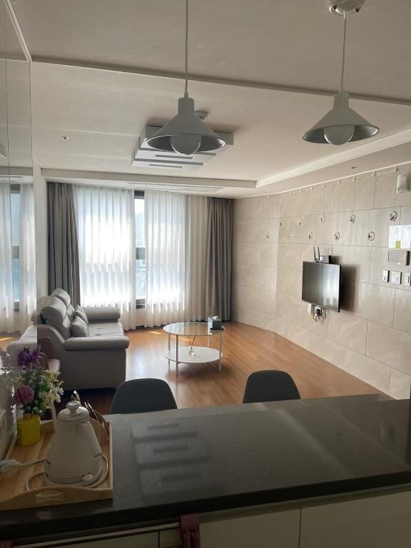 A2/70 Haeundae Beach 1-minute distance/Netflix/Clean accommodation/ Apartment in Busan