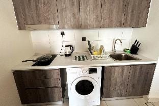 Edumetro @ Subang, Sunway, 6 Pax Apartment in Subang Jaya