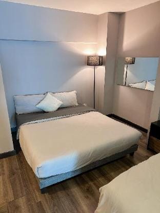 Sea View 180° from Highest Floor 【Ding Lou Wu Di Hai Jing】 Apartment in George Town