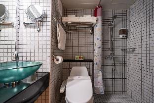 OG Apt w/ lift near Ximen MRT 西門町 近西門地鐵站 獨立浴室 西門站 Apartment in Taipei City