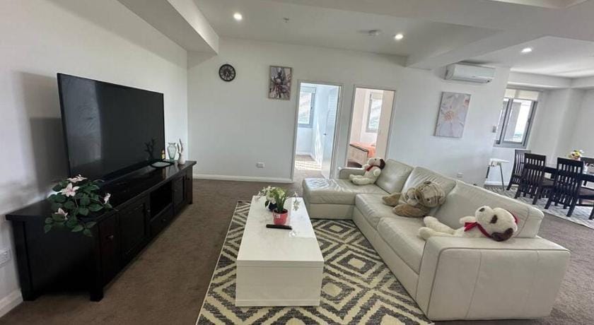 KozyGuru | Blacktown | 3 Bedroom APT Apartment in Sydney