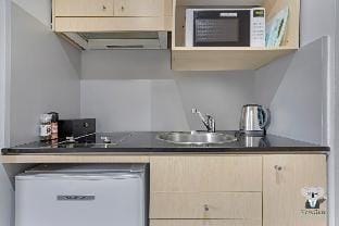KozyGuru | Sydney CBD | Comfortable 2 Bed Apt Apartment in Surry Hills