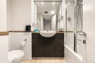 KozyGuru | Sydney CBD | Haymarket 2 Bed Studio Apartment in Surry Hills