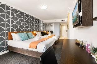 KozyGuru | Sydney CBD | Haymarket 2 Bed Studio Apartment in Surry Hills