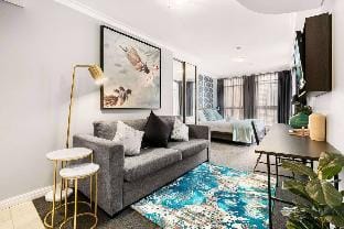KozyGuru | Haymarket | Bella Vista City Studio Apartment in Surry Hills