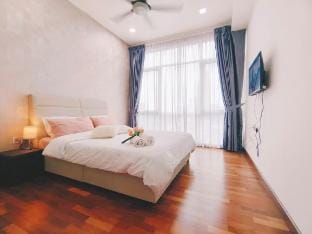Large 4Bed w Jacuzzi Bathtub@CIQ - 3 free parking Vacation rental in Johor Bahru