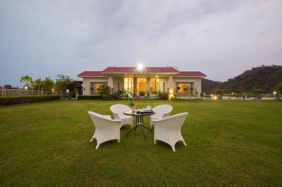ELIVAAS Shourya Celesta Luxe 3BHK Villa with Pvt Pool, Udaipur Vacation rental in Udaipur