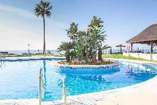 Mi Capricho beach front sea view & pool Apartment in Sitio de Calahonda