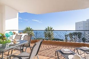 Mi Capricho beach front sea view & pool Apartment in Sitio de Calahonda