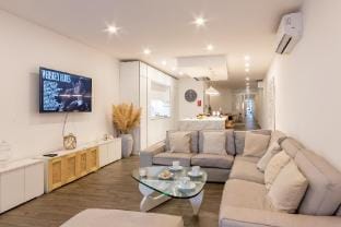 Modern Beautifull Pool And Sea Apt Qawra Apartment in Saint Paul's Bay