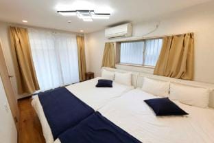 USJ 35m｜Dotonbori, KIX Direct｜4m to Stn｜Private (XS04) Vacation rental in Osaka
