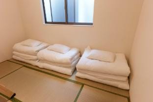 USJ 30m | Direct KIX | Dotonbori 10m | 4 Baths (XS05) Vacation rental in Osaka